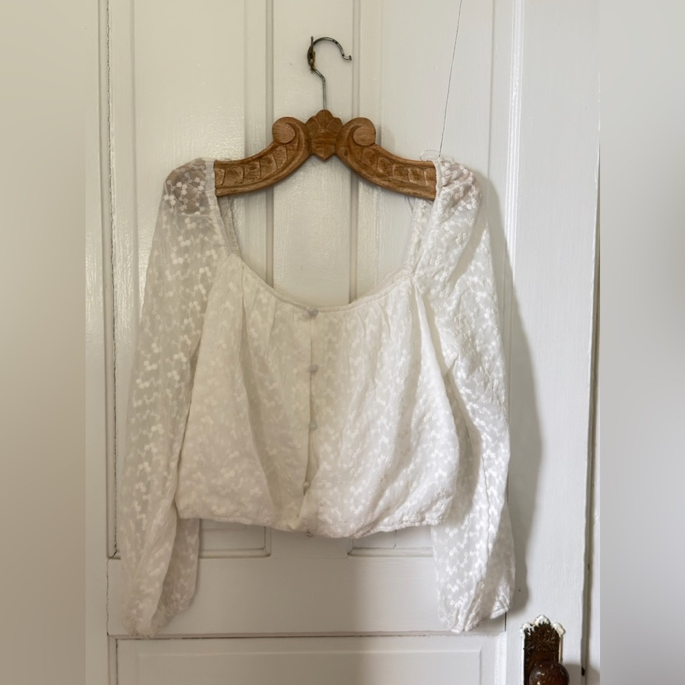 White Floral Lace Long-Sleeve Crop Top